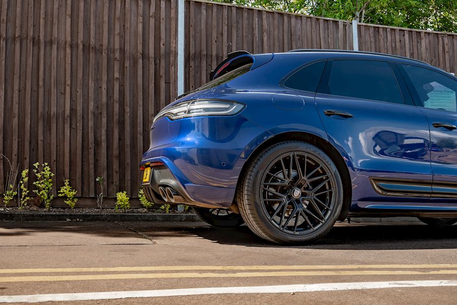 Porsche Macan S Installed with Bola FLZ finished in Gloss Black 21x9.5 21x10.5