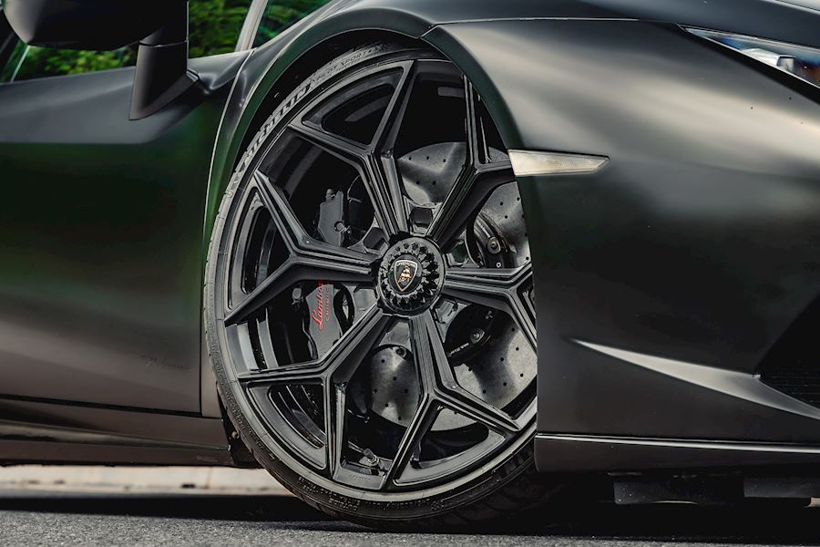 Lamborghini Huracan Installed with Vossen x Novitec NL4 Wheels finished in Gloss Black 20x9 21x12
