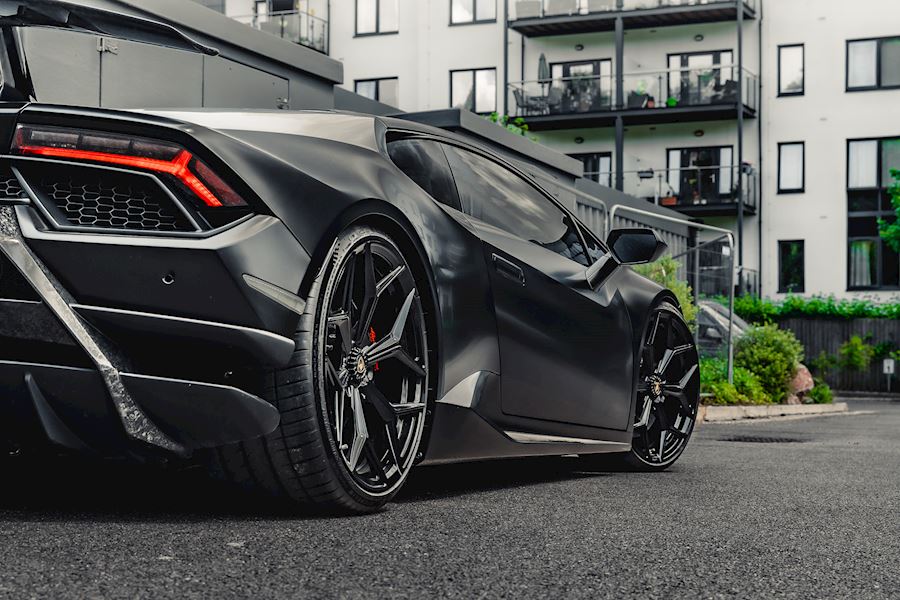 Lamborghini Huracan Installed with Vossen x Novitec NL4 Wheels finished in Gloss Black 20x9 21x12