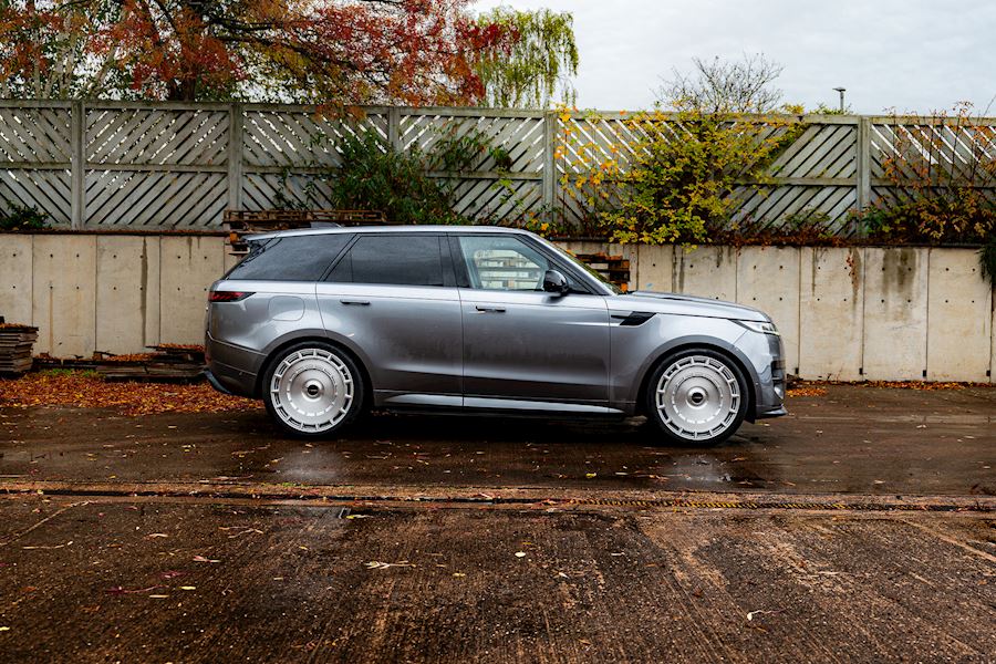 Range Rover installed with Vossen HF-9 wheels finished in Silver Brushed 24x10