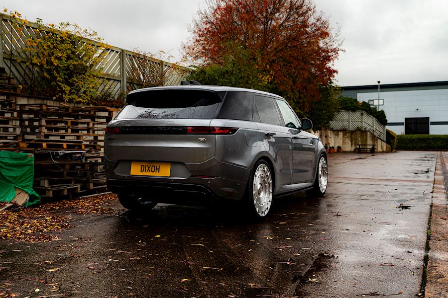 Range Rover installed with Vossen HF-9 wheels finished in Silver Brushed 24x10