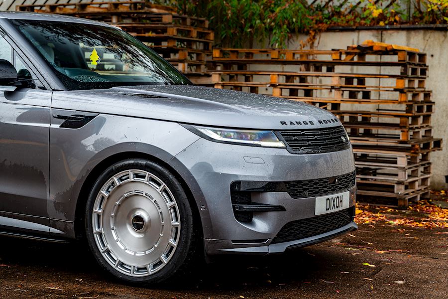 Range Rover installed with Vossen HF-9 wheels finished in Silver Brushed 24x10