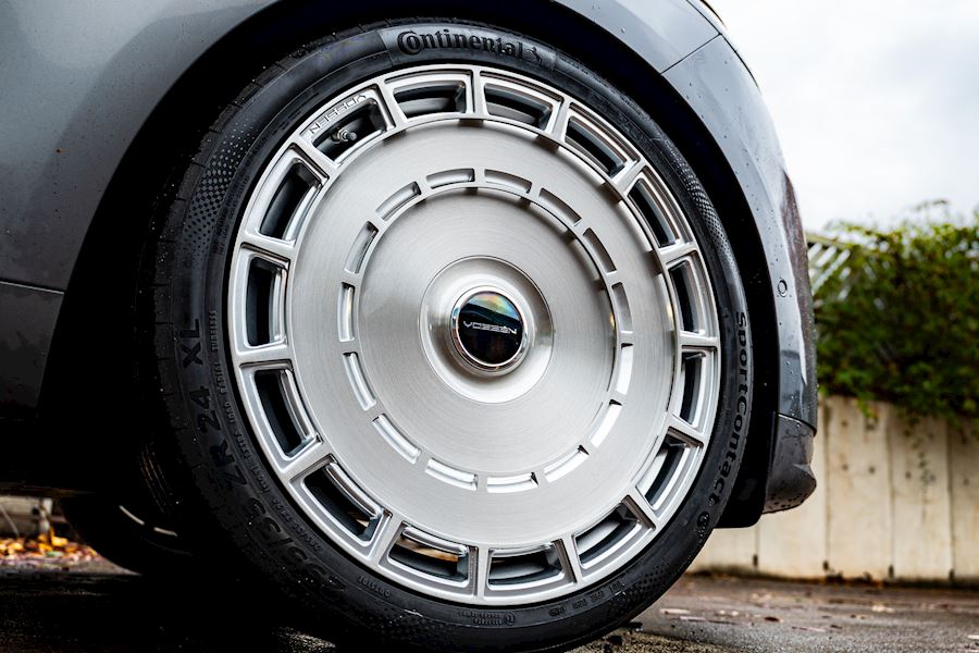Range Rover installed with Vossen HF-9 wheels finished in Silver Brushed 24x10