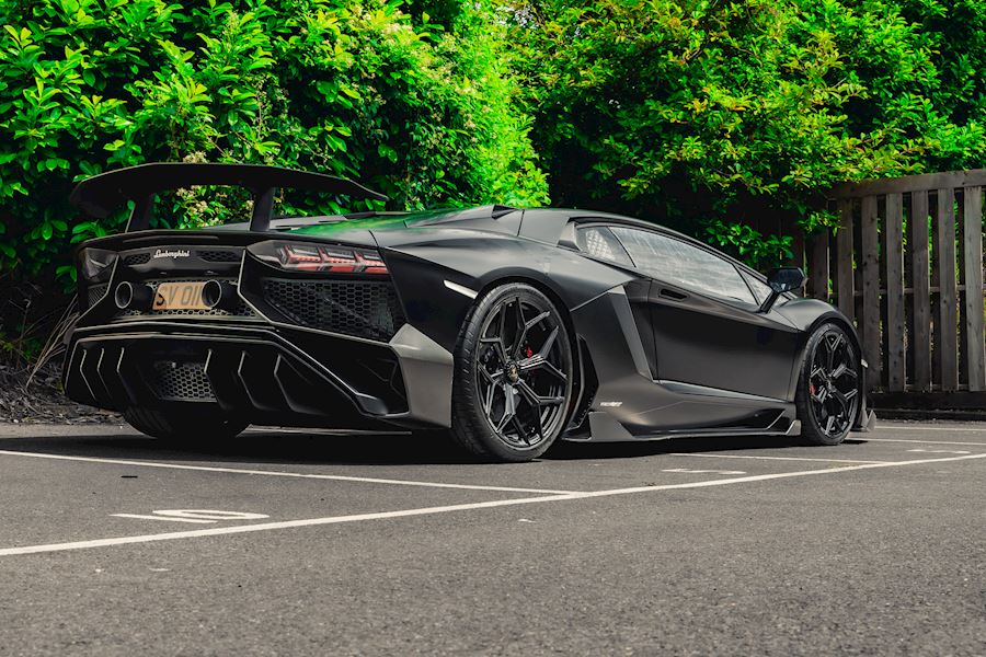 Lamborghini Aventador SV installed with Vossen x Novitec NL4 wheels finished in Gloss Black 20x9 21x13