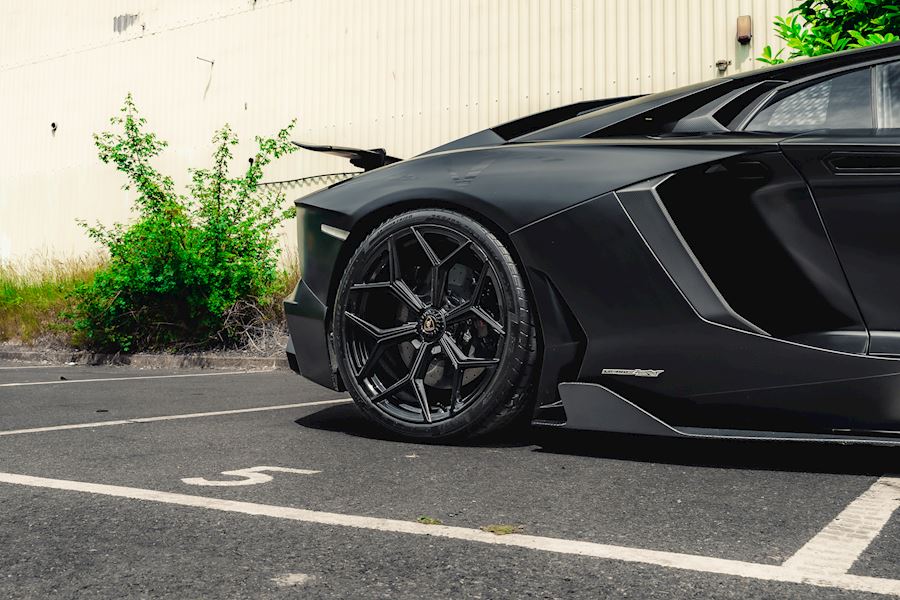 Lamborghini Aventador SV installed with Vossen x Novitec NL4 wheels finished in Gloss Black 20x9 21x13
