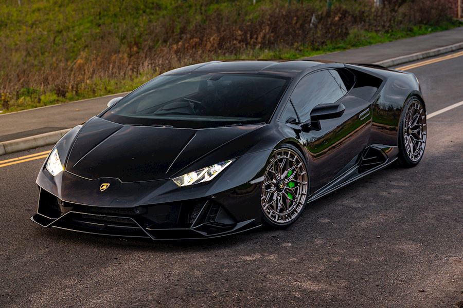 Lamborghini Huracan Installed with Vossen LC3-02 finished in Polished Platinum 20x9 21x12