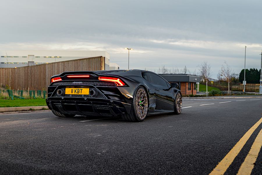 Lamborghini Huracan Installed with Vossen LC3-02 finished in Polished Platinum 20x9 21x12