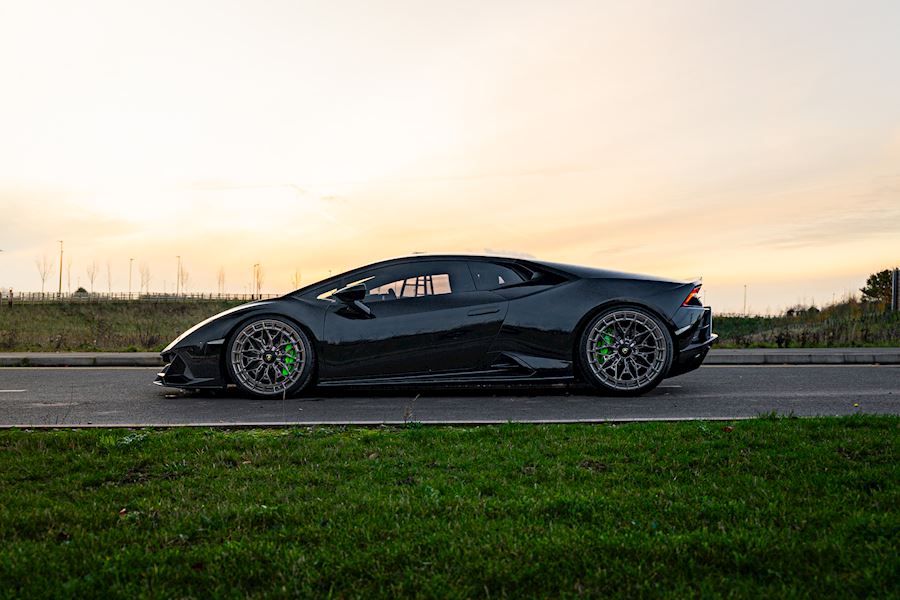 Lamborghini Huracan Installed with Vossen LC3-02 finished in Polished Platinum 20x9 21x12