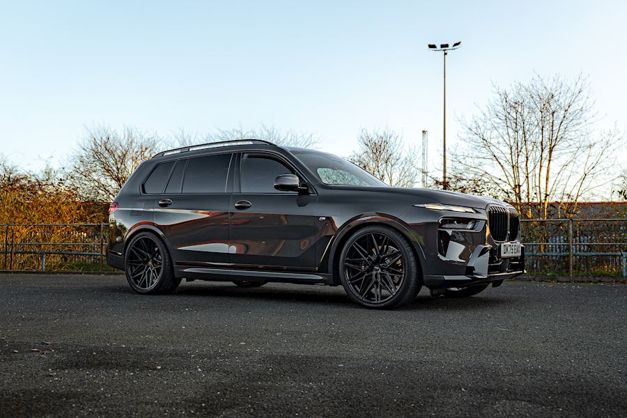 BMW X7 40d installed with Vossen HF-7 finished in Satin Black 23x10 23x12