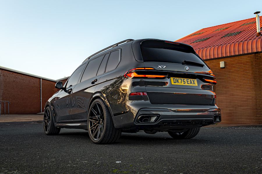 BMW X7 40d installed with Vossen HF-7 finished in Satin Black 23x10 23x12