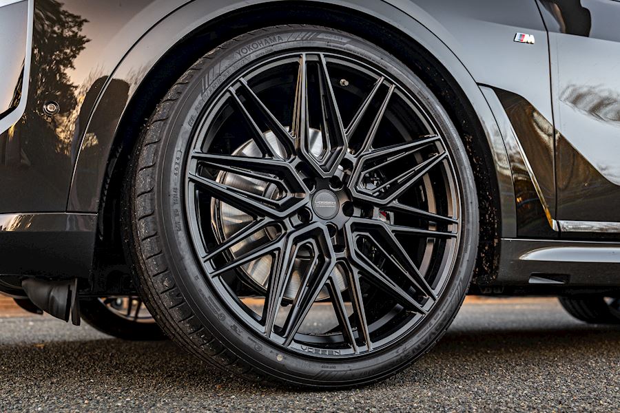 BMW X7 40d installed with Vossen HF-7 finished in Satin Black 23x10 23x12