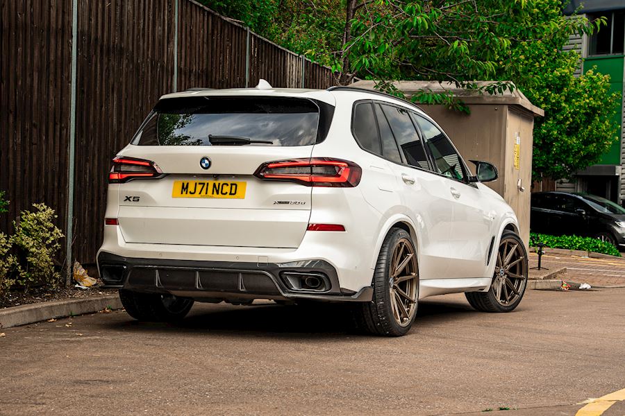 BMW X5 30d Installed with Vossen HF-3 wheels finished in Satin Bronze 22x9.5 22x11