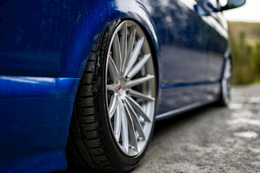 Volkswagen T6 installed with Vossen VPS-2 wheels finished in Brushed Gloss Clear 20x9 20x10