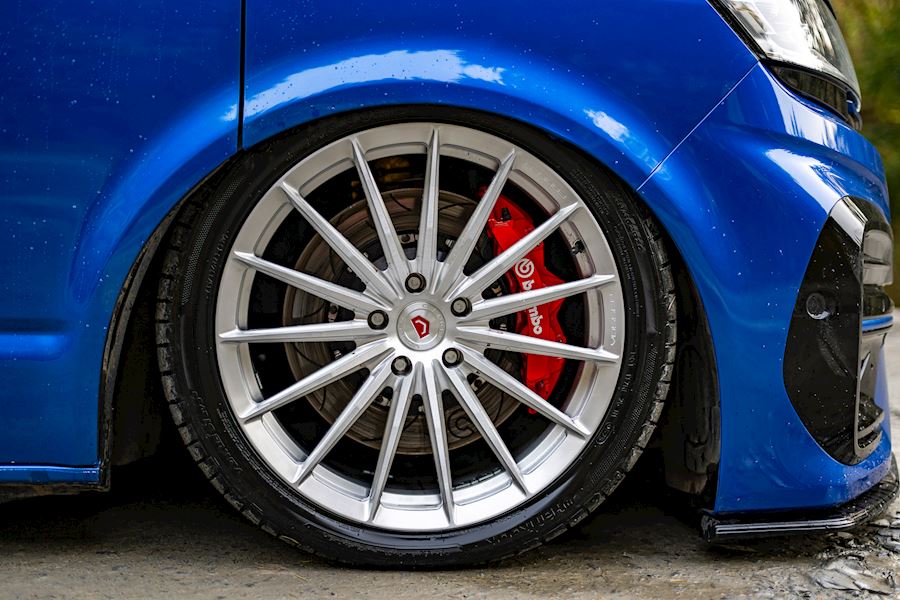 Volkswagen T6 installed with Vossen VPS-2 wheels finished in Brushed Gloss Clear 20x9 20x10