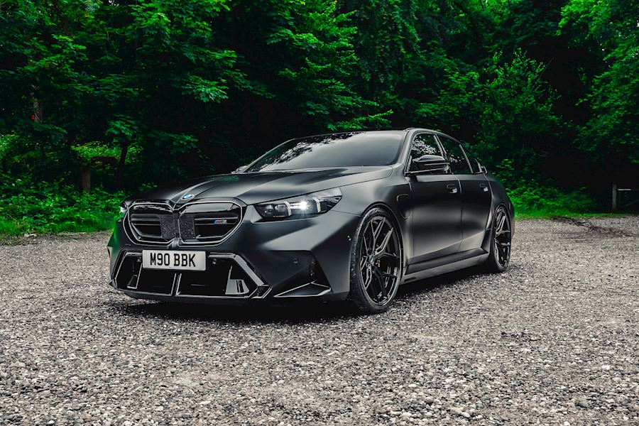 BMW G90 M5 Installed with Vossen HF-5 Wheels finished in Gloss Black 22x10.5 23x11